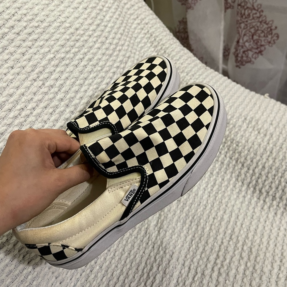 Vans checkerboard slip ons. Men’s size 5 , women’s size 6.5. Worn x2.